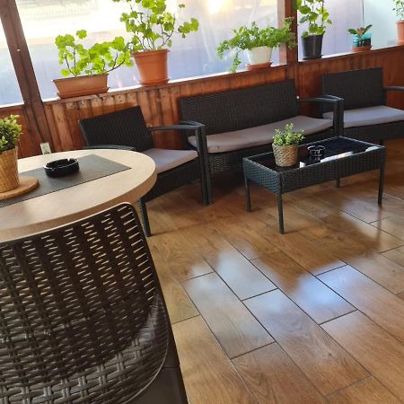 Tranzitbeds*** Aparthotel Bukares Bagian luar foto