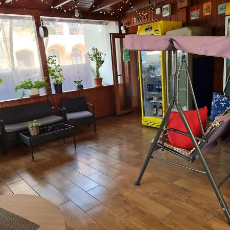 Tranzitbeds*** Aparthotel Bukares Bagian luar foto