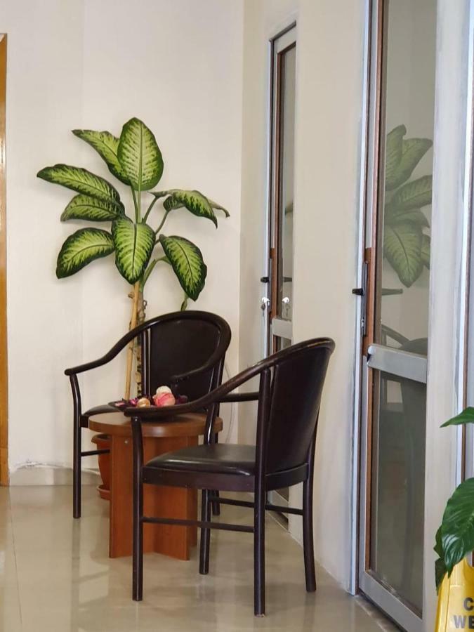 Tranzitbeds*** Aparthotel Bukares Bagian luar foto