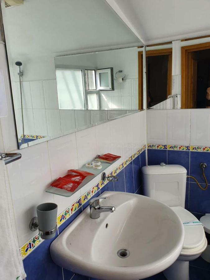 Tranzitbeds*** Aparthotel Bukares Bagian luar foto