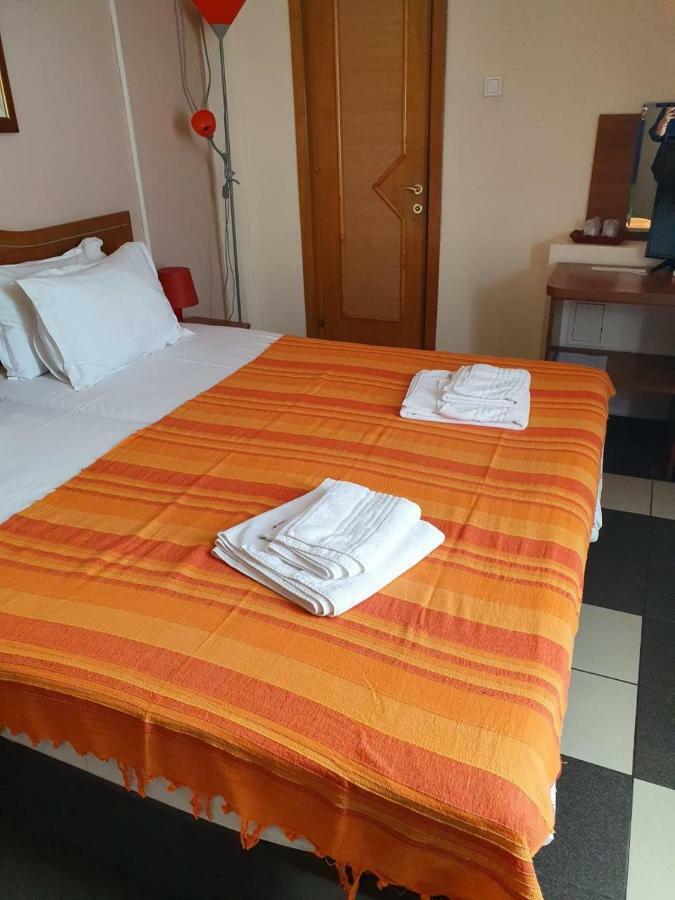 Tranzitbeds*** Aparthotel Bukares Bagian luar foto